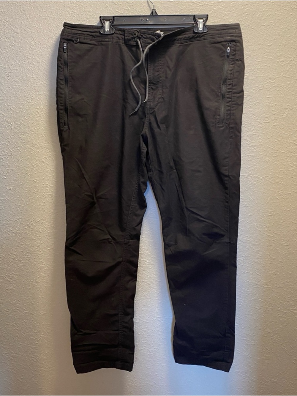Roark Black Drawstring pants, men’s 38. 70% cotton, zippered pockets, adventure